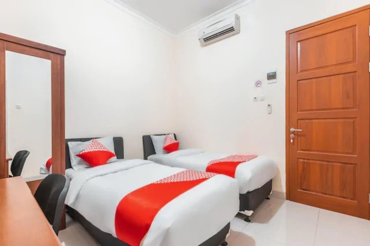 Super Oyo 1620 Sion Family Residence Grobogan Экстерьер фото